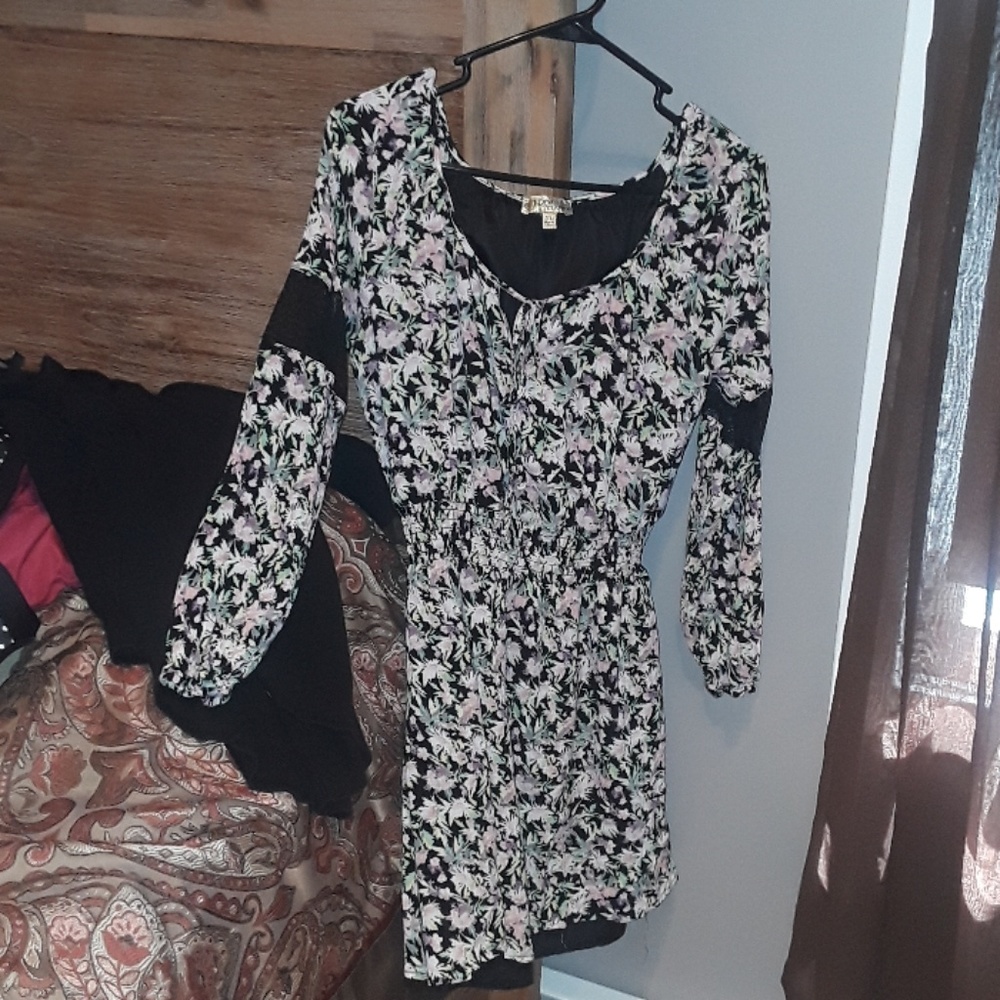 Vera Wang summer long sleeve dress